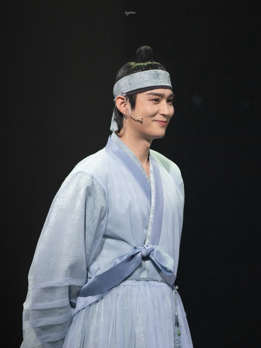 26.01.08 한복입은남자 커튼콜데이

영실|강배 役 전동석

#전동석