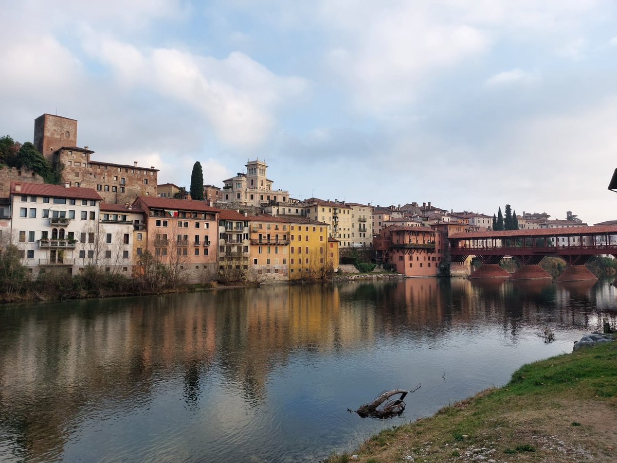 Giacca Anti Pioggia con Cappuccio Skechers GO WALK Anorak da donna |  Pittarello, image size:1200x900