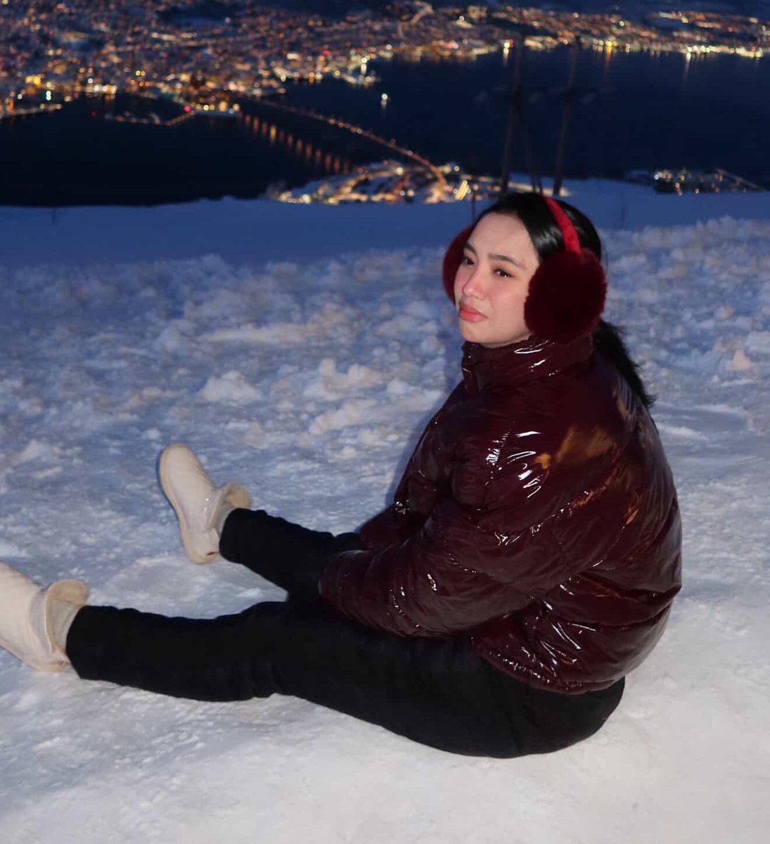 the photo                    the photographer