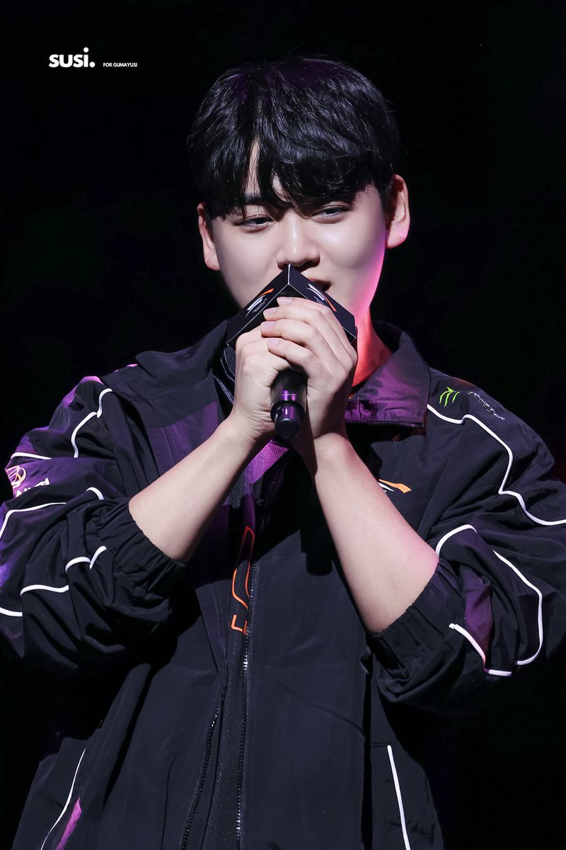 susi_gmys's tweet photo. 260301 HLE 팬페스트

아름다운 그 장면 🩶

#GUMAYUSI #구마유시 #이민형 https://t.co/Xp7Pdl797p