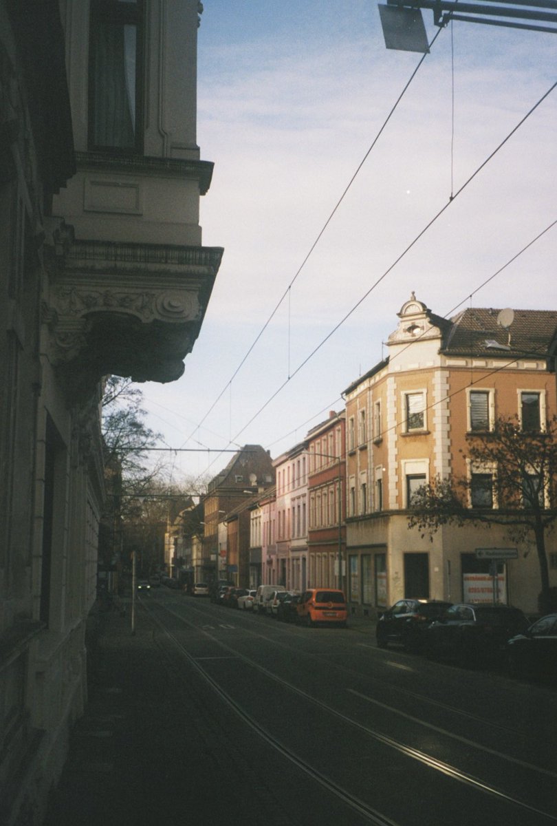 ducournaufilms's tweet photo. going back to your hometown over the holidays core on 35mm https://t.co/lUgET6Yqwj