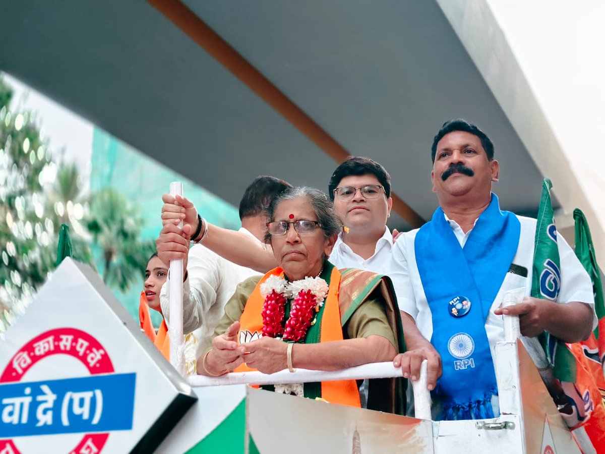 AlkaKerkar's tweet photo. Met and interacted with citizens during the campaign at Khar Station, Vrindavan Hotel, P. D. Hinduja Road, 4th Road, Mumbadevi, Ek Derasar, Hasanabad Lane, Sindhu Society, R. K. Nagar, and near Sacred Heart School Gate.
#AlkaKerkar | #Ward98 | #BJPWininBMC | #अलकाकेरकर https://t.co/SH3DfInMOU