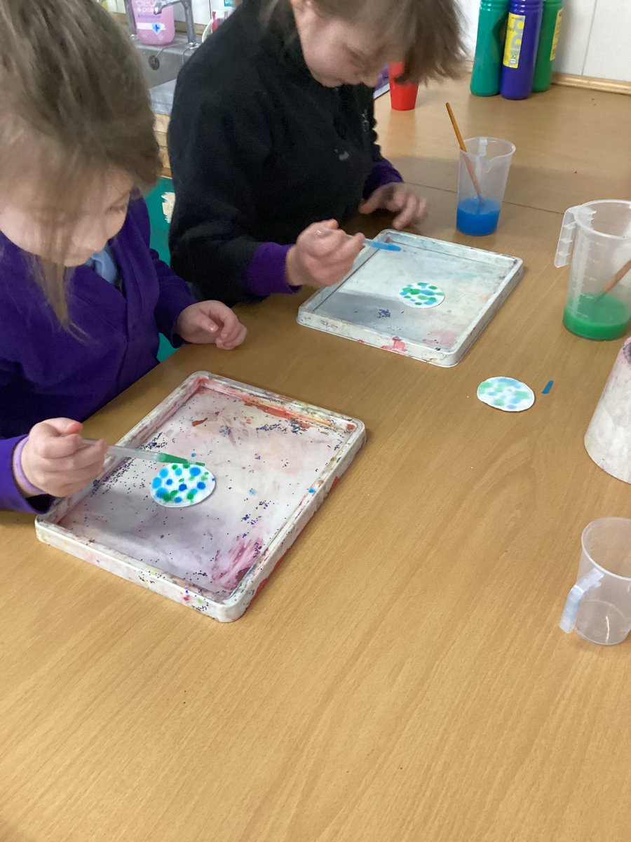 BraeburnPrimary's tweet photo. Excellent concentration in Year Two when we used pointillism to explore the earth ahead of our new geography unit @eboractrust  #KS1 https://t.co/tdkY7bJijZ