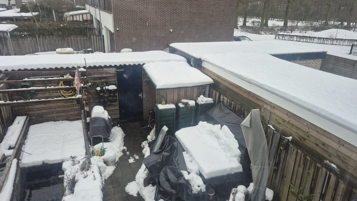 Team_PyroDragon's tweet image. #dooi is jammer, al zijn het maar hele kleine cijfers, tussen +0.5c en +2.1c

Ook heeft dat opzichzelf wel wat.

Vrijdag op zaterdag krijgen we zoiezo nog een wit en koud kadootje met waarschijnlijk nog wat extra sneeuw en temperaturen tussen -4 en -9 of lokaal zelf lager.