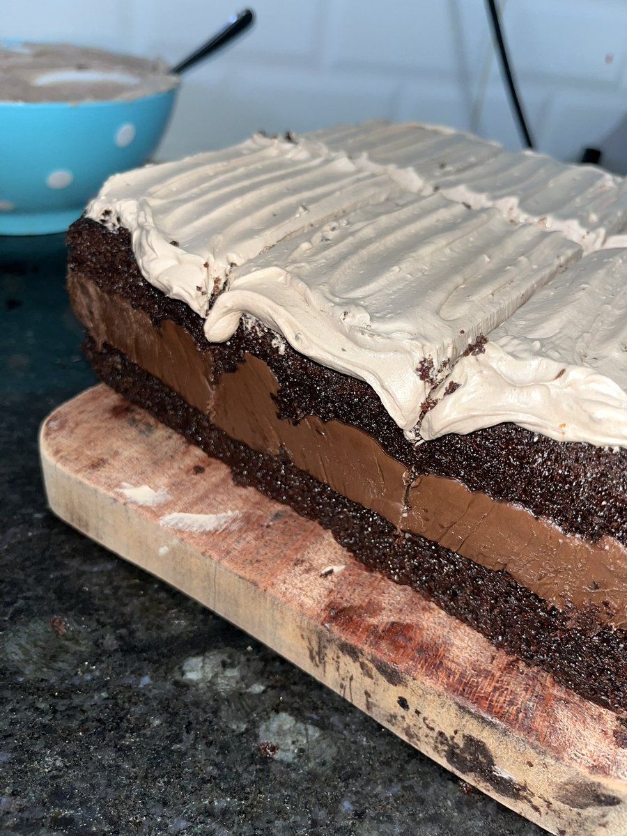 Eclairs___'s tweet image. I baked some chocolate cake with chocolate ganache and chocolate mint filling, chocolate mocha cream on top infused with hot coffee. If you love anything chocolate (yes even men) and coffee then this should be in your mouth 👄. 
As usual this was 10/10 if I do say so myself 😝.