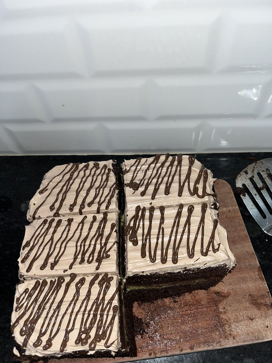 Eclairs___'s tweet image. I baked some chocolate cake with chocolate ganache and chocolate mint filling, chocolate mocha cream on top infused with hot coffee. If you love anything chocolate (yes even men) and coffee then this should be in your mouth 👄. 
As usual this was 10/10 if I do say so myself 😝.