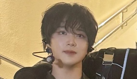 krystearss's tweet image. you have the eyes of a neglected bear 💔