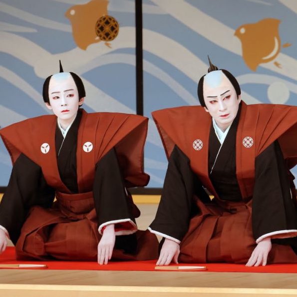 คาบูกิ การแสดงที่เกิดจากผู้หญิงแต่ดันห้ามผู้หญิงเล่น🎌

เหตุเพราะการเมือง ภาพลักษณ์ และความไม่เหมาะสมในสายตาของสังคม ทำให้ผู้ชายต้องเข้ามาแสดงแทน 

📍โดยเธรดนี้จะมาเล่าละคร3เรื่องที่ถูกหยิบมาแสดงในธีมสยองขวัญค่ะ

#จจมีเรื่องเล่า #Kokuho #สมบัติชาติ