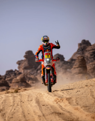 #Dakar: Luciano Benavides fue el gran ganador del día
➡️ lacuadriculada.com.ar/luciano-benavi…