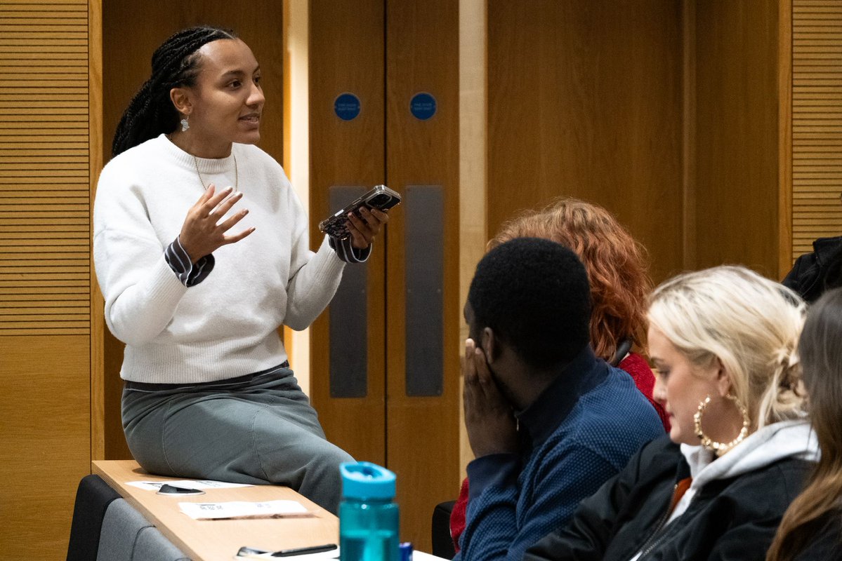 fiona_lali's tweet image. Great meeting last night in central London by 'Hands off Venezuela!