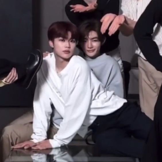 sbinneuls's tweet image. i love when mother and daughter come together to maximize their joint slay