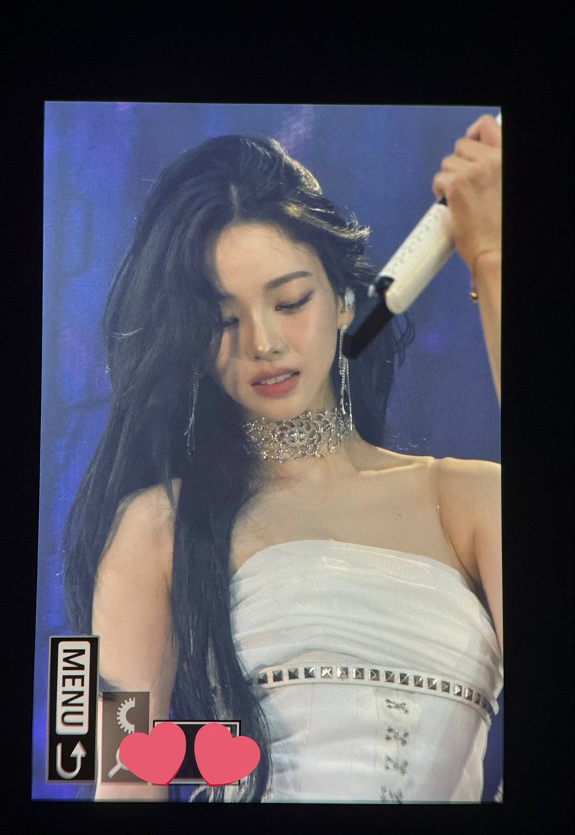 aespacyforyou's tweet image. sorry, karina.

i defended you thru everything but THIS? nah. the way you're staying completely unbothered after being involved in a whole controversy of breaking hearts, ruining lives, and leaving people breathless just by being this ridiculously pretty is unacceptable.