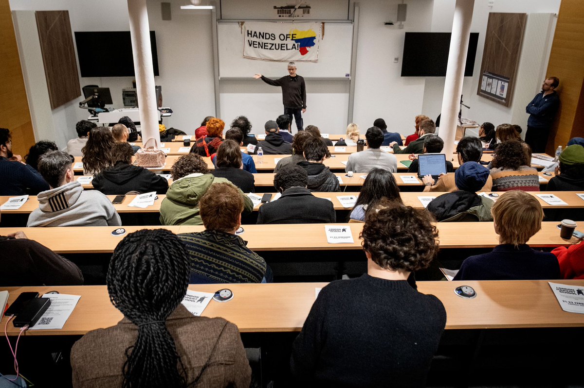 fiona_lali's tweet image. Great meeting last night in central London by 'Hands off Venezuela!