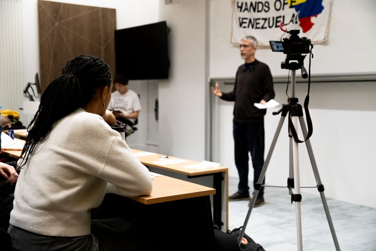 fiona_lali's tweet image. Great meeting last night in central London by 'Hands off Venezuela!