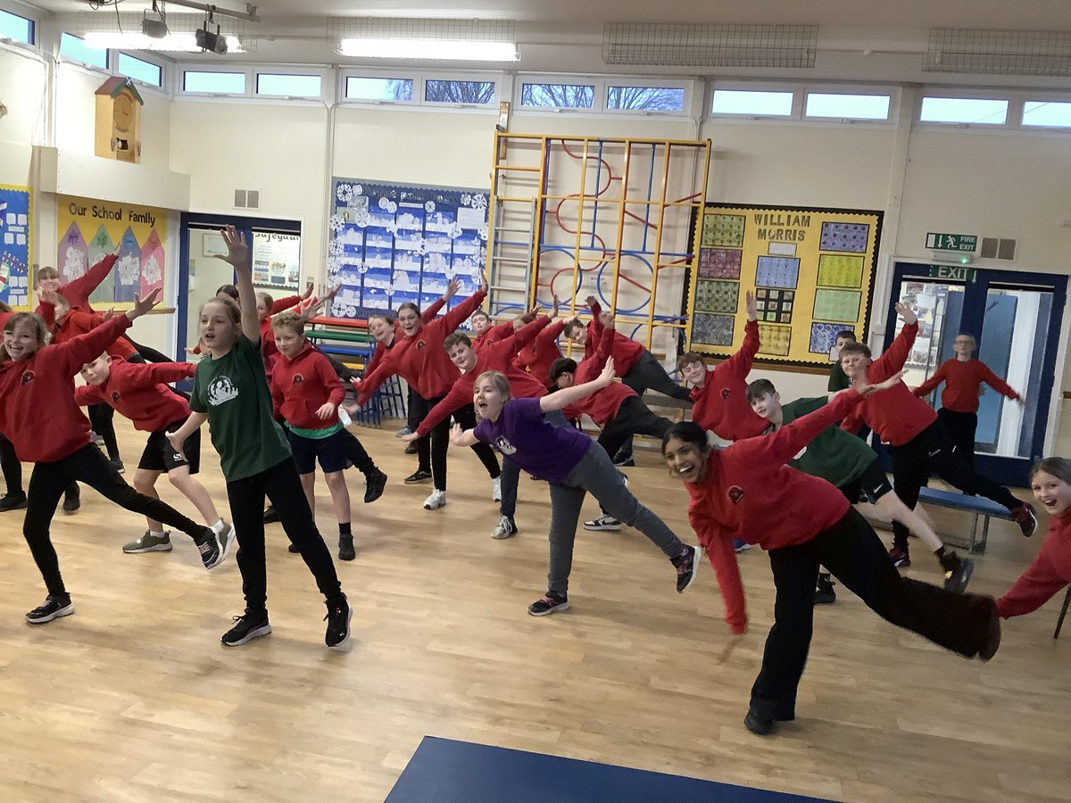 SouthwellClass's tweet photo. Today we started practicing our WW2 dance. We had great fun with Megan @LeasStAndrews https://t.co/IBlVlojGiG