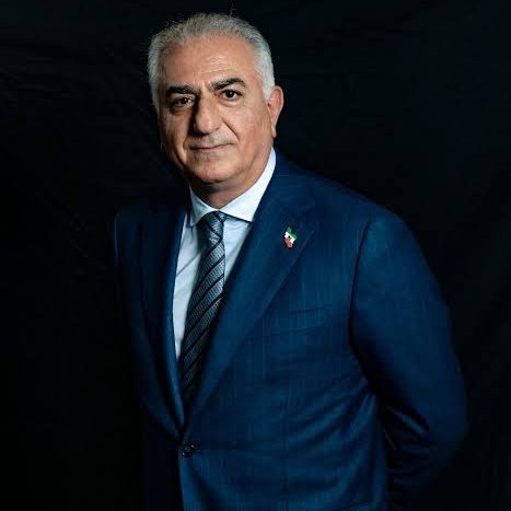 🔴خورشید و بردار و بیا آفتابی شو به خاطرم 
قرارمون یادت نره دیر نکنی منتظرم
قرارمون یادت نره دوستت دارم یادت نره
قرارمون ساعت(8)ساعت عشق کنار دلشوره زدن
کنار دلواپسی و ترس یه وقت نیومدن
عاشقم و عاشق تو از همه دیوونه ترم
قرارمون یادت نره دیر نکنی منتظرم
#جاویدشاه
#KingRezaPahlavi‌