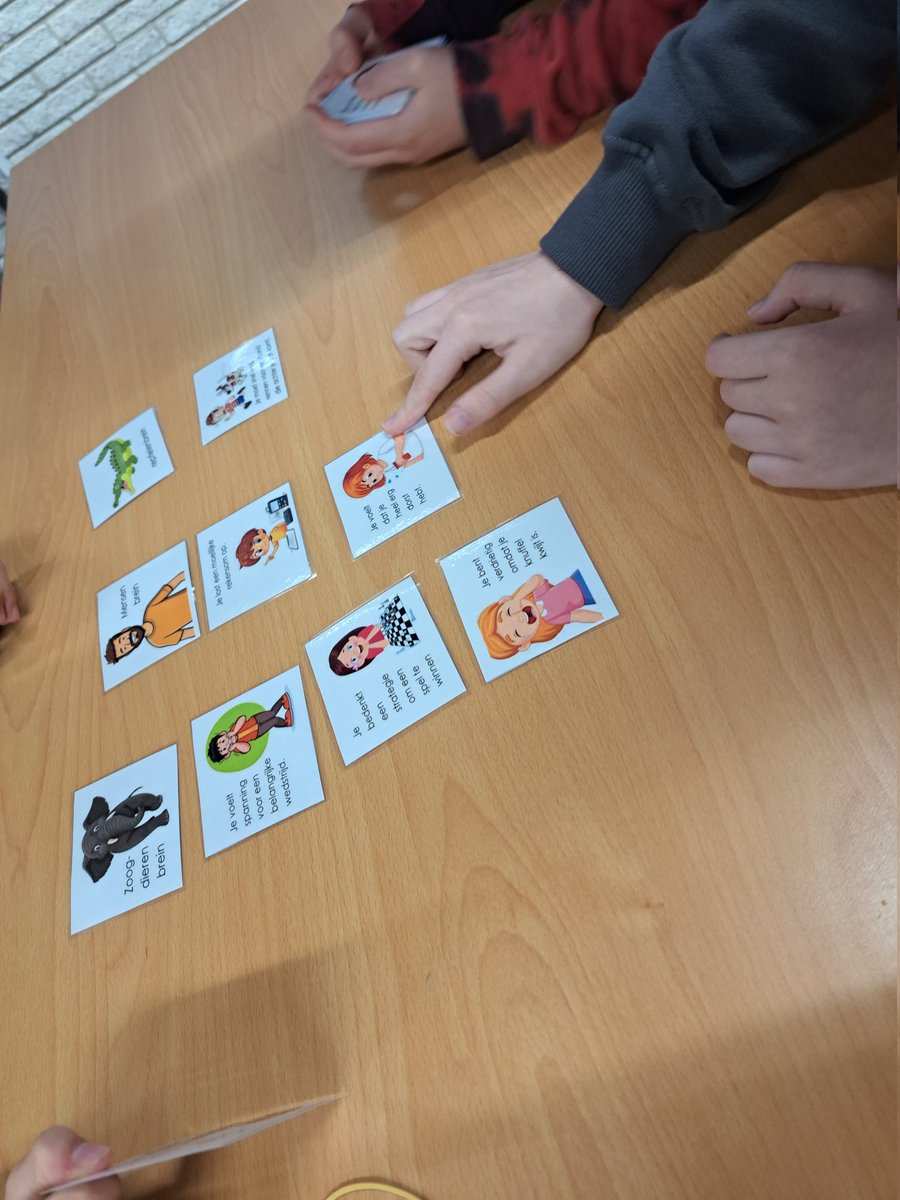 Afgelopen week zijn we gestart met een nieuw project over het brein. De kinderen doken in de wereld van hersenonderdelen en ontdekten hoe slim hun eigen brein eigenlijk werkt! Buiten winterpret, binnen opperste concentratie!
Wordt vervolgd…