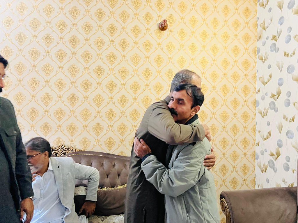 RaufNagori's tweet photo. پیپلز یوتھ ڈسٹرکٹ ملیر کے سابق صدر رضا جمالی کے جواں سال بیٹے کے انتقال پر تعزیت کی۔
اس موقع پر ڈسٹرکٹ ایسٹ کے صدر اقبال ساند، پیپلز یوتھ کراچی کے جنرل سیکریٹری حیدر خان،ڈسٹرکٹ سینٹرل کے ڈپٹی جنرل سیکریٹری عاطف مشتاق اور سینٹرل کے سابق صدر  ظفر احمد صدیقی بھی موجود تھے۔ https://t.co/ExbJ0KJTpT