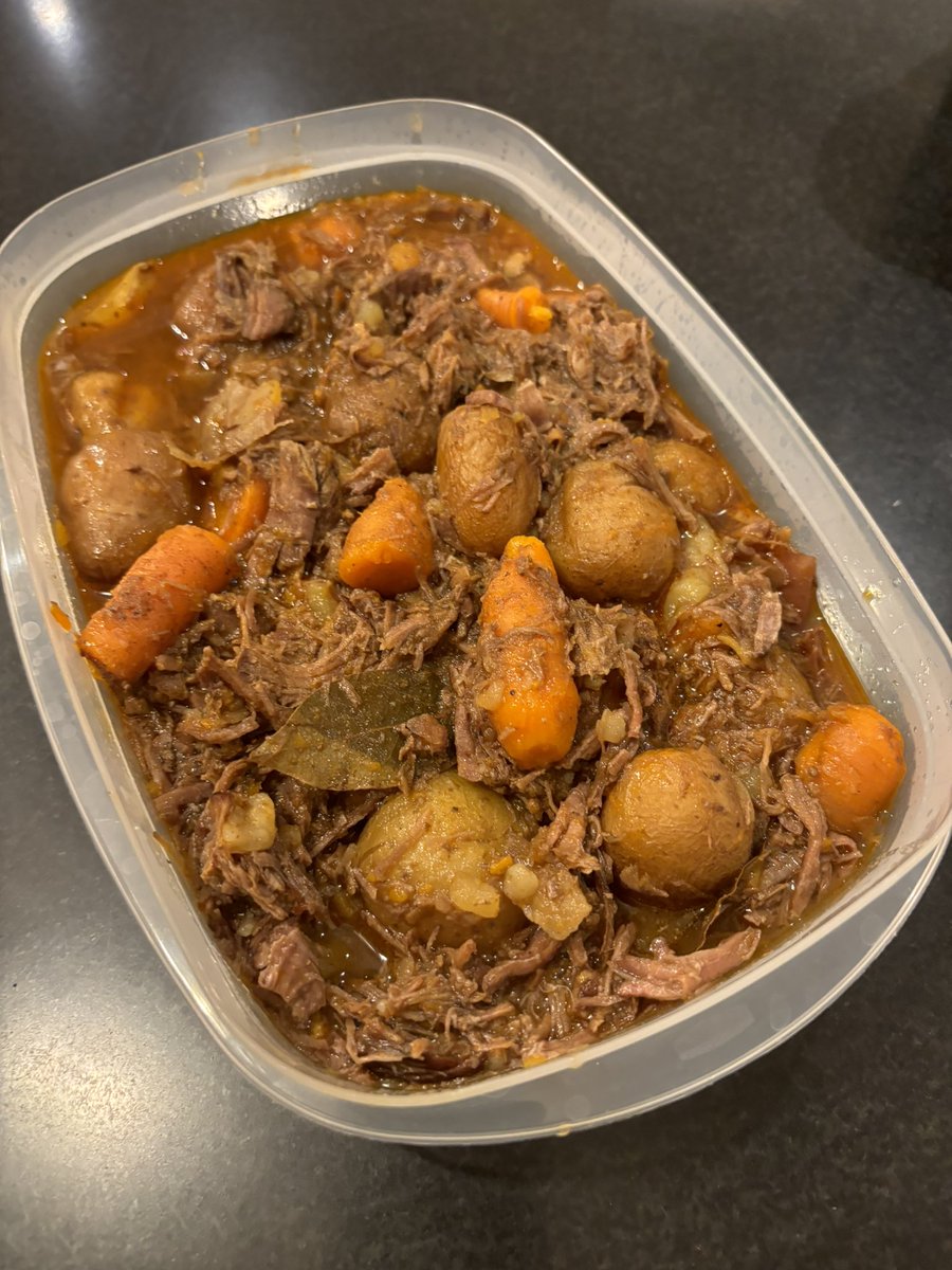 ham__will's tweet image. 3 years ago my New Year’s resolution was to cook as much food at home and stop eating out. 

Genuinely this was the best decision I have ever made.

For anyone looking to improve their health, this is a great place to start.