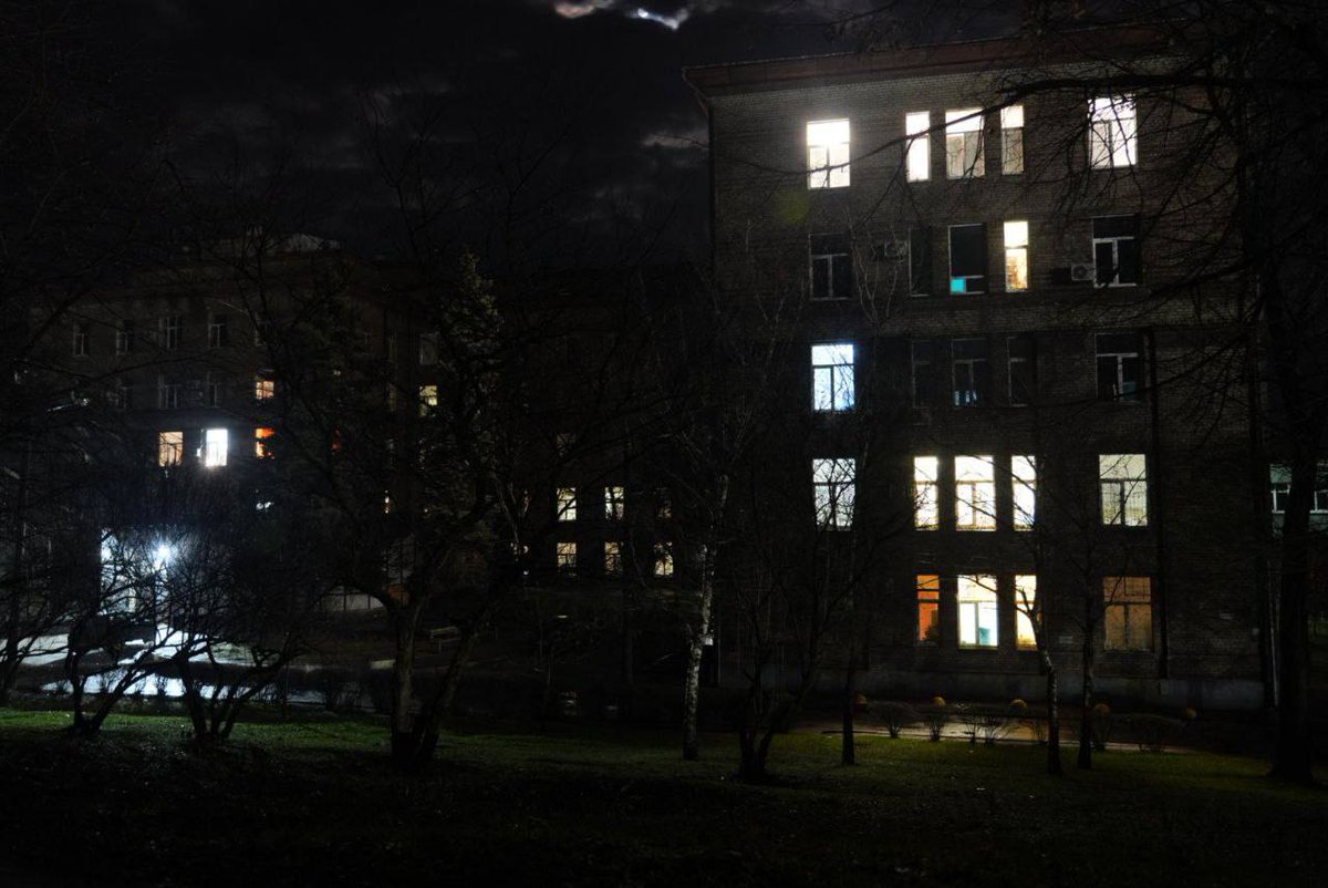 Darkness, no heating, no water.

Zaporizhzhia and Dnipropetrovsk regions after a massive drone attack on #Ukraine’s energy infrastructure yesterday.

<a href="/UNICEF/">UNICEF</a>  is helping to bolster energy systems for homes, schools and hospitals and keep social services ongoing, but children are