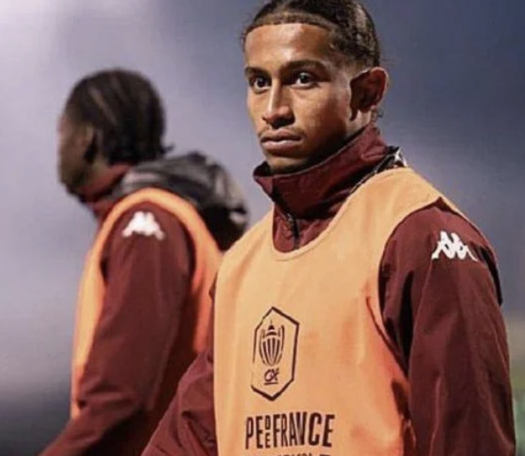 CerfiaFR's tweet image. 🇨🇭🇫🇷 FLASH | Amandine, une jeune interne en médecine, est intervenue pour aider lors de l'incendie de Crans-Montana. Elle déclare à propos de Tahirys Dos Santos, le footballeur stagiaire du FC Metz blessé dans le drame et qu'elle a secouru  :

« Il nous a dit : “Si un jour je…