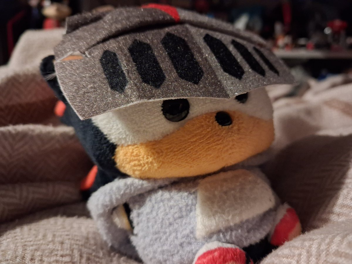 c0denamechaos's tweet image. I am.... THE ULTIMATE KNIGHT!!!

...psst...did that look cool?