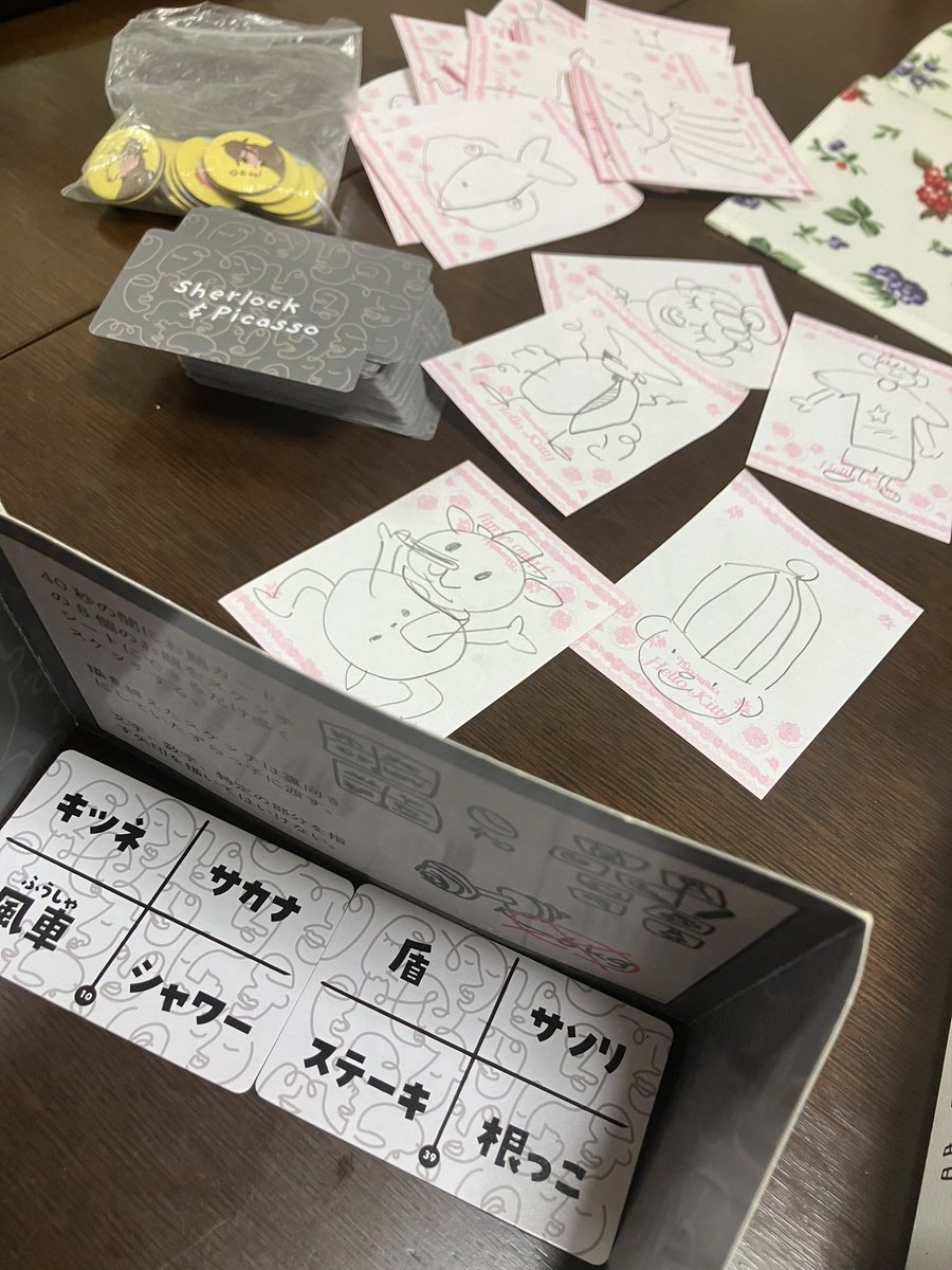 今日のファミリーボドゲ〜！
1度ボドゲすると、家族も「明日もボドゲしたい！」って脳みそになるらしくて正月以来ほぼ連日付き合ってもらってる笑
「シャーロックとピカソ」で謎ゆるキャラ大量爆誕