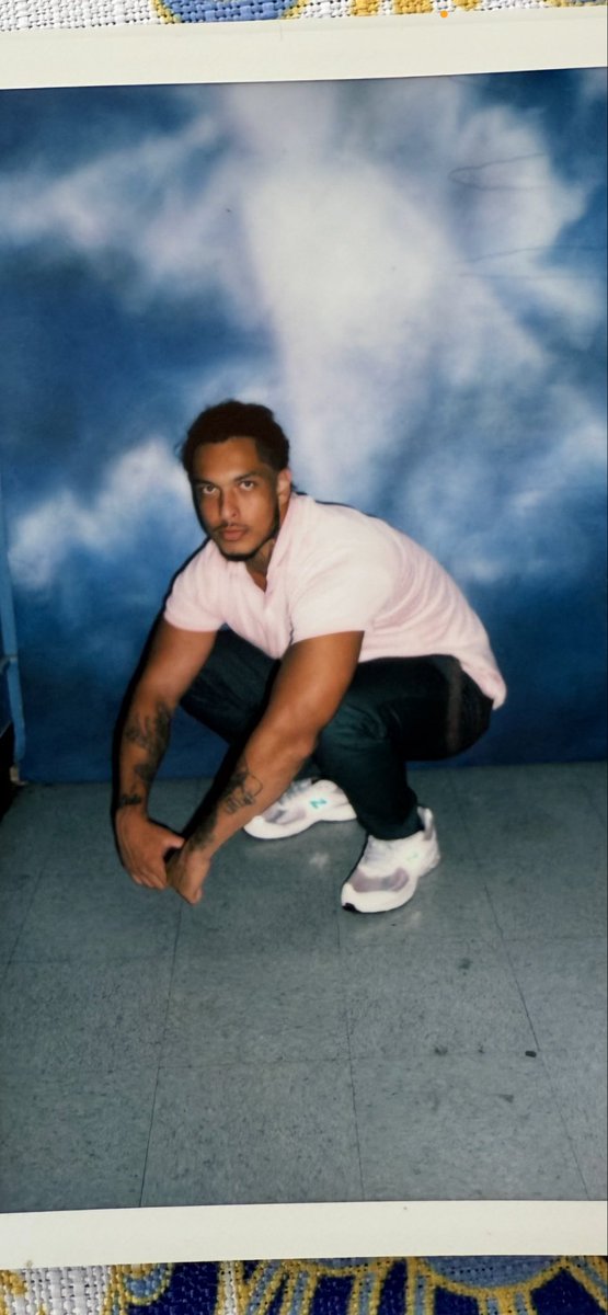 C___los's tweet photo. Free my lil bro https://t.co/ravyUTMWvb