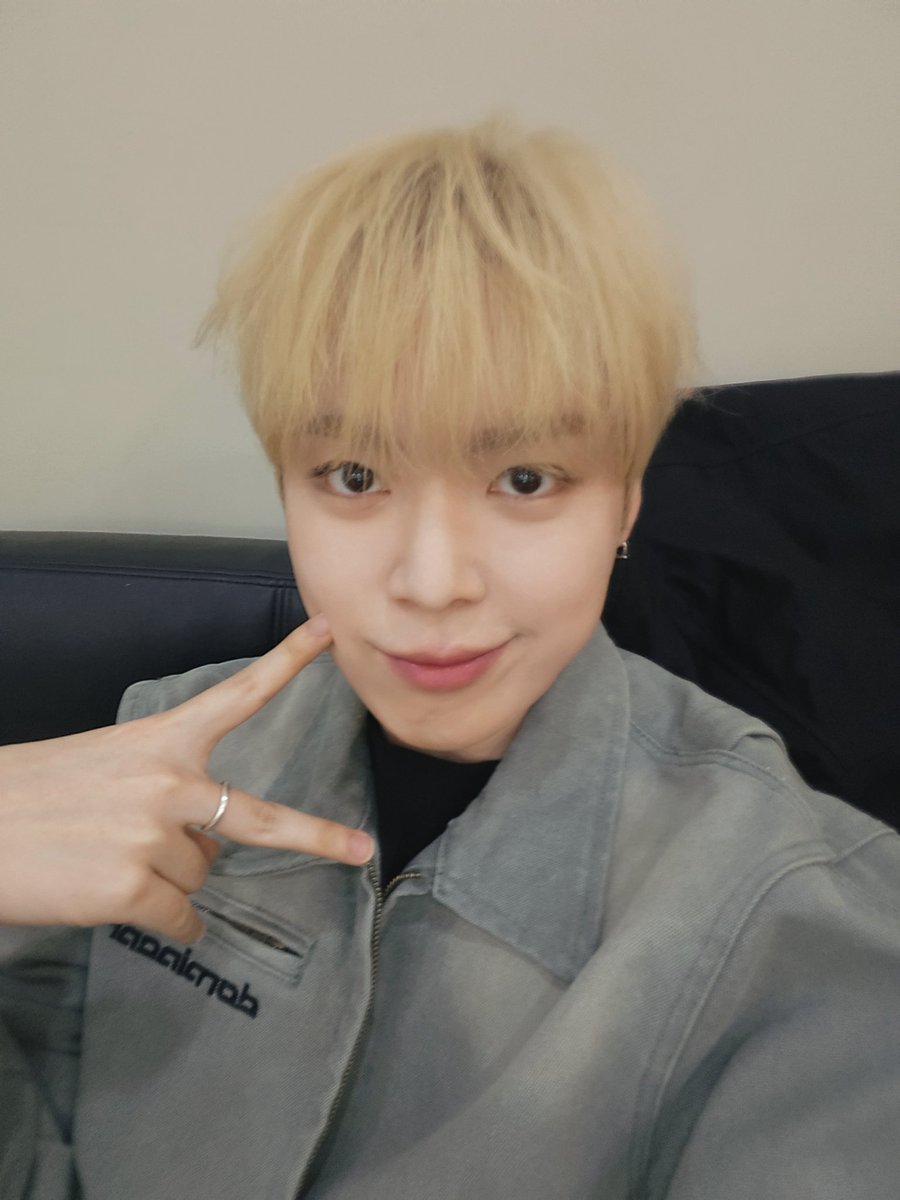 by_verivery's tweet image. [#연호]

베리베러 7주년 축하해🙌
항상 응원해주고 사랑해주는 베러들 너무 고맙고 사랑해💟

#여노 #베러 #베리베리 #7주년 #💟