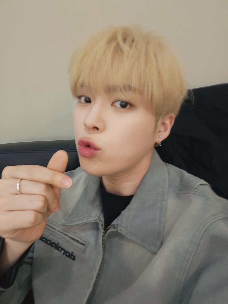 by_verivery's tweet image. [#연호]

베리베러 7주년 축하해🙌
항상 응원해주고 사랑해주는 베러들 너무 고맙고 사랑해💟

#여노 #베러 #베리베리 #7주년 #💟