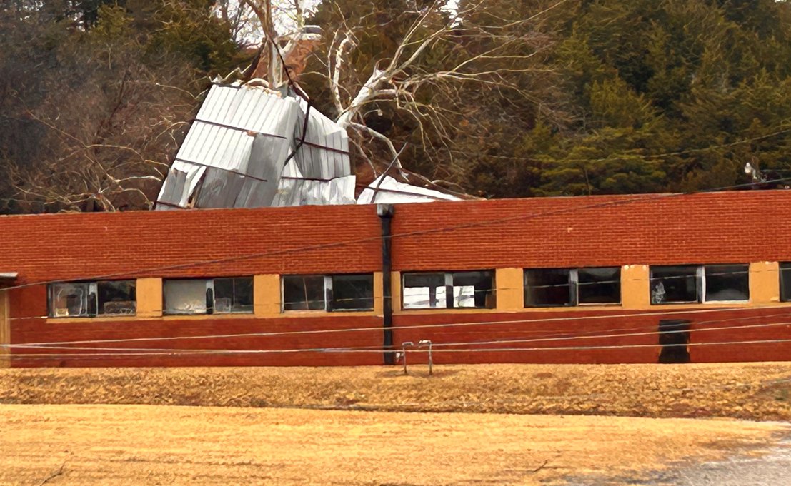 Aaron_Brackett's tweet image. Damage photos from a suspected tornado in Purcell, OK this morning, January 8th!  @kfor #OKWX