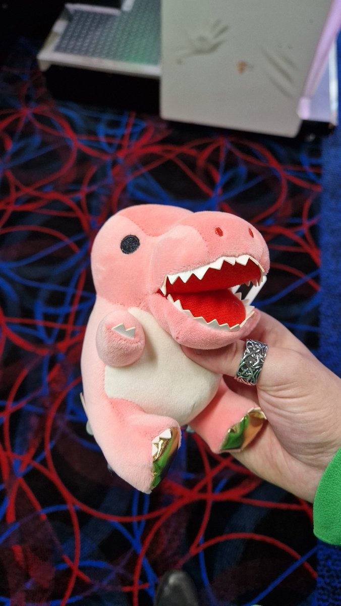 JDhere94's tweet image. I won big at round1 🦖🐧