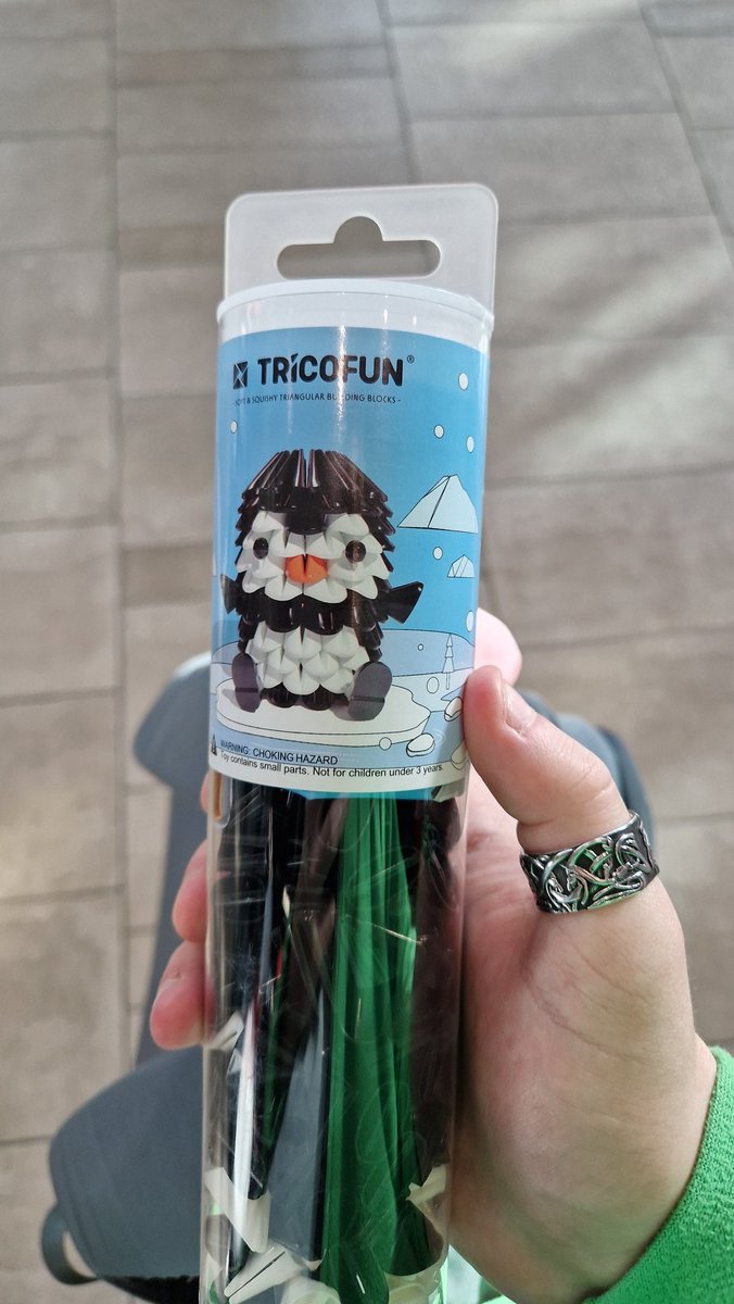 JDhere94's tweet image. I won big at round1 🦖🐧