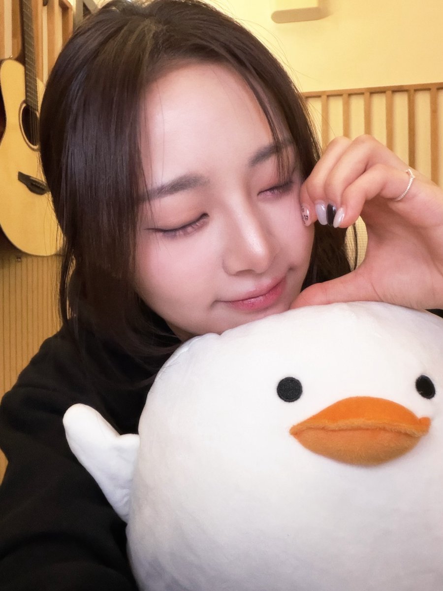 hanapicz's tweet image. #HANA weverse update 🥹
if adorable was a person it would be hana..

#하나 #FIFTYFIFTY #피프티피프티