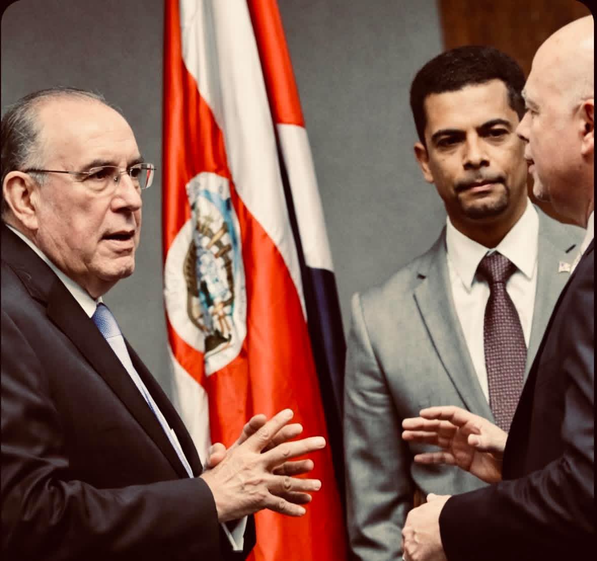 OraculodeCR's tweet image. #AHORA 
ACUSACIÓN: Primero de los 22 “barrenadores” anunciados por el Presidente en Conferencia de Prensa. 

Juan Manuel Quesada es acusado penalmente por “reorganización institucional”

Esta acusación no solo carece de sustento jurídico: roza el absurdo. Forzar una decisión…