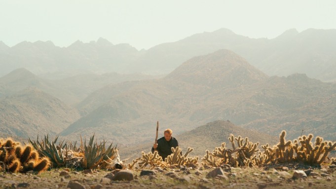peoplenewslivex's tweet photo. โDesert Angelโ, a powerful documentary about the search for stranded migrants on the U.S.-Mexico border, has been picked up for sales by French outfit Java Films. ๐๐ฌ
#DesertAngel #DocumentaryFilm #JavaFilms #USMexicoBorder #MigrantCrisis #HumanRights #FilmNews #WorldCinema https://t.co/doK6VQTFcn