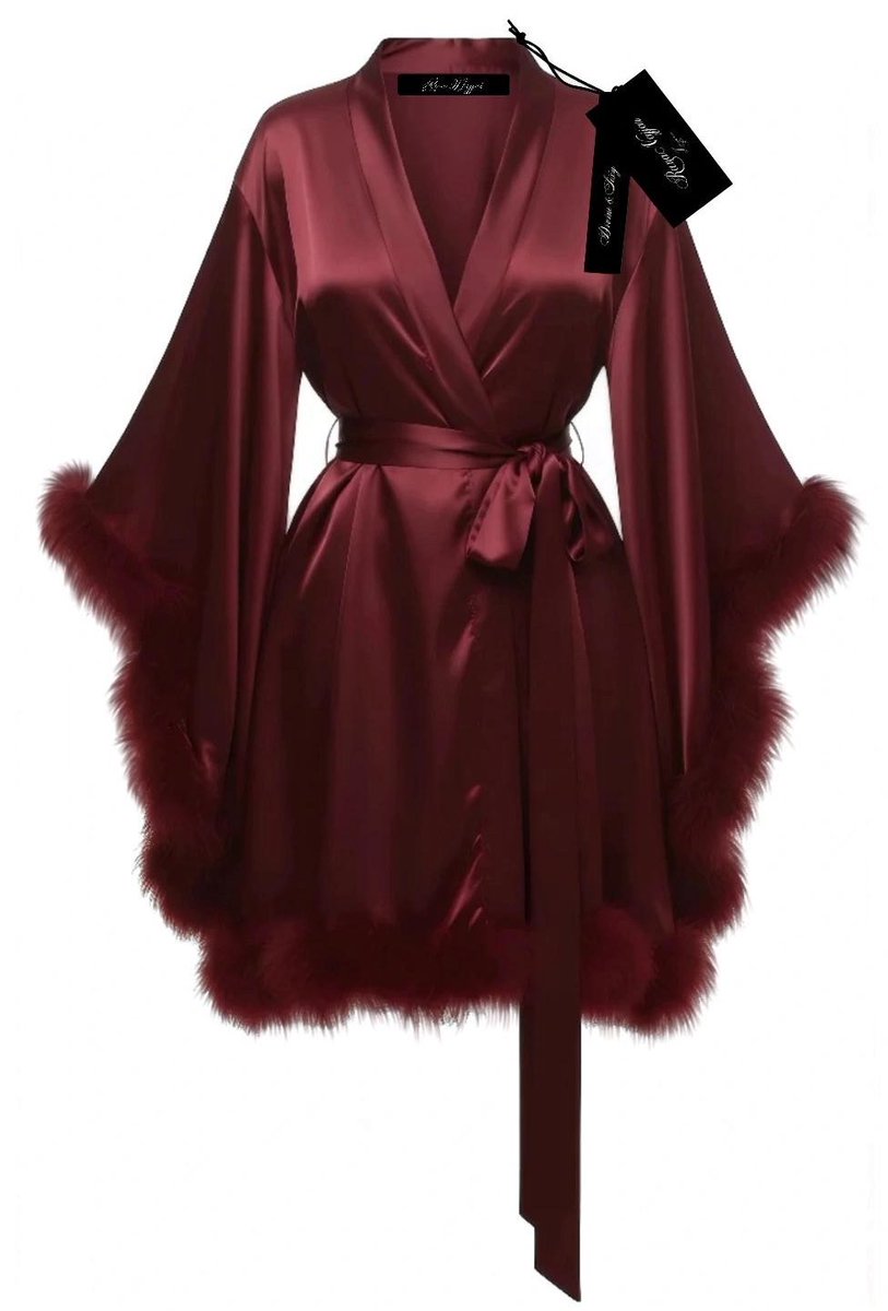 rosanajjar's tweet image. Wine red short pure silk kimono with fur front and back