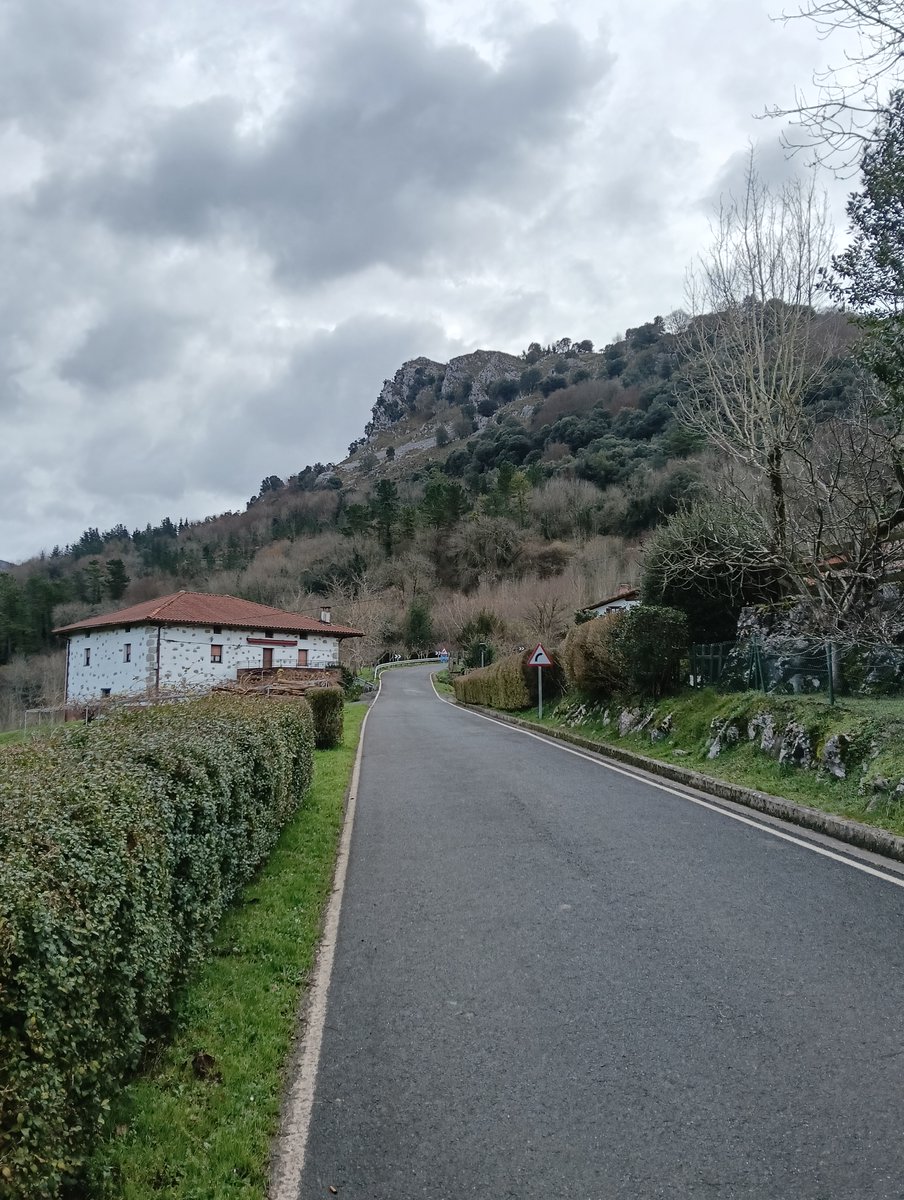 mendira_eus's tweet photo. 📢Nueva ruta en la web:
🗻 Bargondiko Atxa (533 m)
🏡 Desde Dima
🚶‍♀️4,46 km
🔼431 m
🗺️Más fotos y track: https://t.co/lxUlYrJK67
🔗Wikiloc: https://t.co/UynV5RZiUC https://t.co/VEI0UOU3Q9