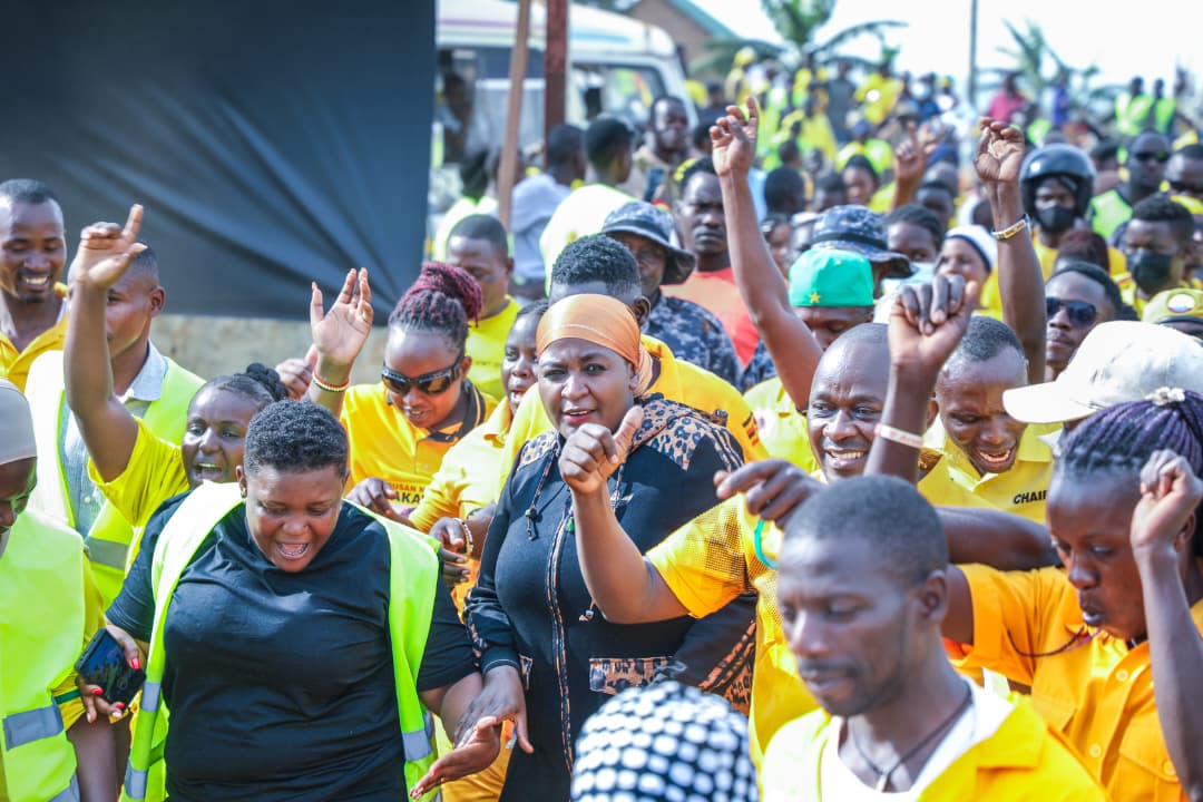 katosserusiba25's tweet photo. UPDATE;
Earlier today, SPA Hajjat @ChiefMuzzukulu took the voter education campaign to Katonga , Mpigi district rallying NRM supporters under Katonga Zikuka
She encouraged voters to vote corrently and avoid mistakes on 15th Jan 2026. 
#KatongaZukuka
#ONCAtWork https://t.co/YyofJZgm2e