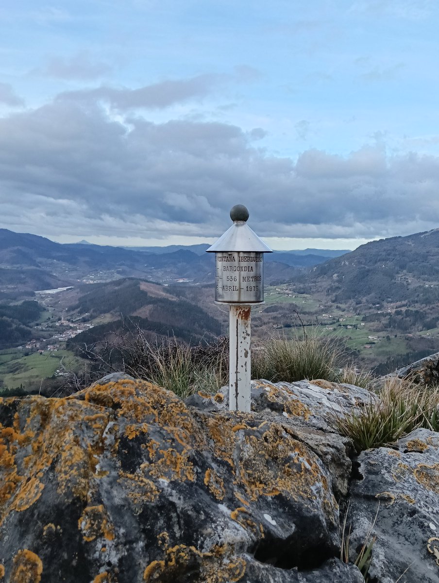 mendira_eus's tweet photo. 📢Igoera berria webgunean:
🗻 Bargondiko Atxa (533 m)
🏡 Dima-tik
🚶‍♀️4,46 km
🔼431 m
🗺️Argazkiak eta track: https://t.co/lxUlYrJK67 https://t.co/rnTEOOKp7l