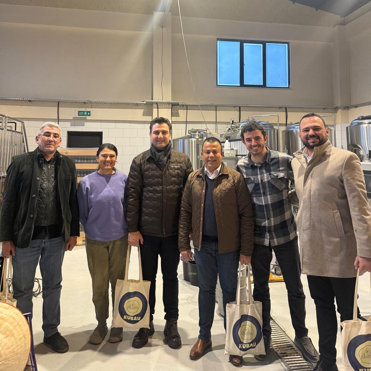 Yönetim Kurulu Başkanımız Bülent Çetin, Başkan Yardımcımız Tuncay Sezer, Meclis Başkanımız Ali Rıza Yüzügüler ile Ynt.Krl.Üyemiz Şehri Tülümen, Kubau Bira Fabrikası’nı ziyaret etmiş üretim süreci ve faaliyetler hakkında bilgi alınmış, karşılıklı görüş alışverişinde bulunulmuştur.