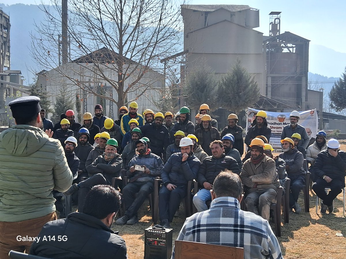 Assistant Labour Commissioner Pulwama tweet media