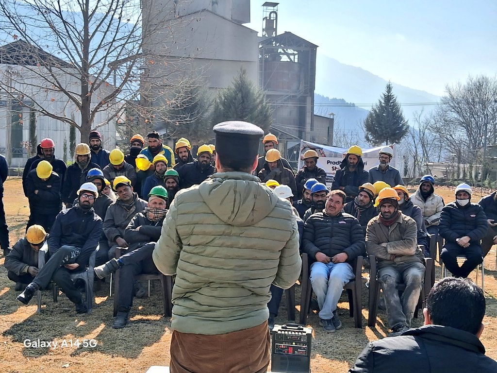 Assistant Labour Commissioner Pulwama tweet media