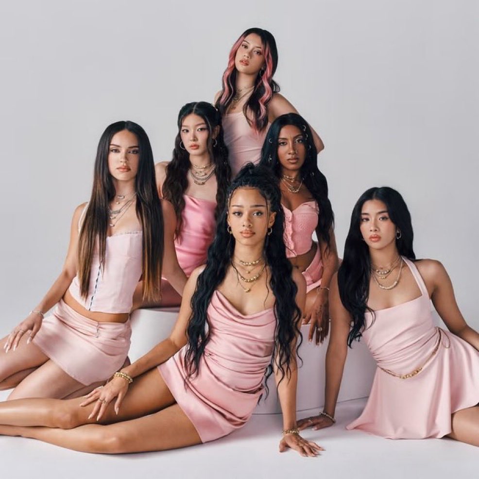 katvanzini's tweet image. this is what a real girl group looks like