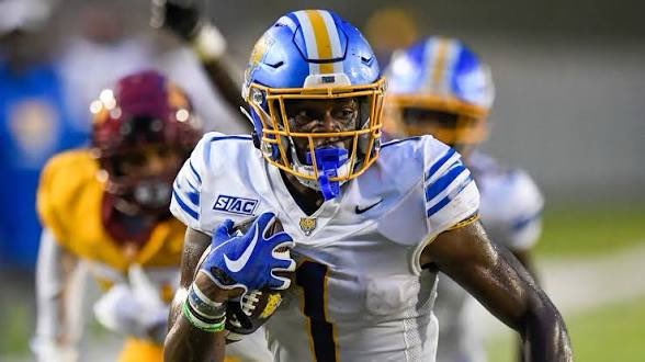 CameronRutledg8's tweet photo. #AGTG Blessed to receive a offer from @FVSUFootball  
@Coach_TSmith  @CollegeFBPortal 
@AwesomeJet20 @AL6AFootball https://t.co/gDkpbOCOqz
