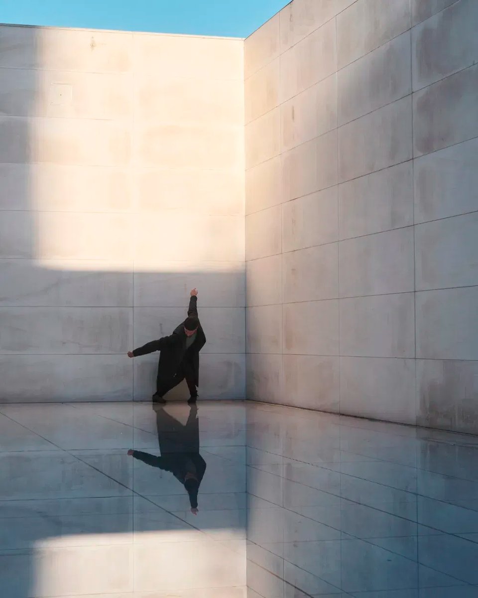 YorokobuMag's tweet photo. Arquitectura, fotografía y danza, maneras poéticas de habitar un espacio, según Derek Pedrós
https://t.co/62WDKhtvY4 https://t.co/YXIv6CEBPF