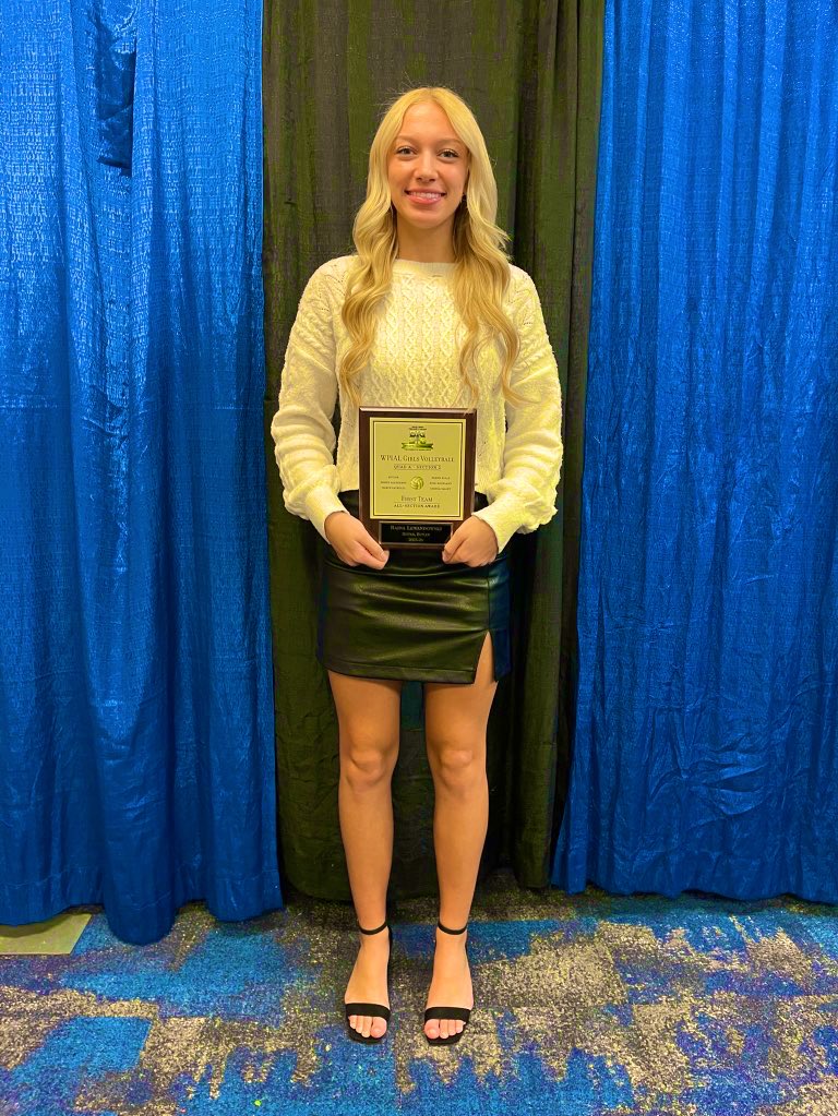 Raina_Lew23's tweet photo. 🔹🔹  First Team Big 56  🔹🔹
Outside Hitter from Butler HS
Thank you @Big56Conference for a wonderful event recognizing student athletes.

#volleyball #wpial #big56 #outsidehitter #piaa #femaleathlete #butler #awards https://t.co/LWWxa935k8