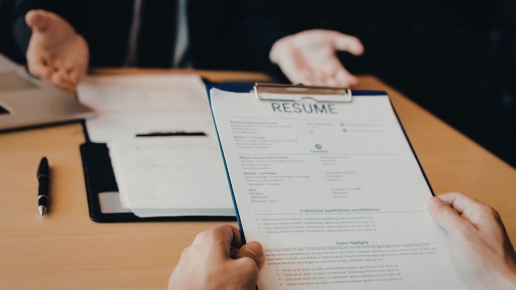 JobGoRound's tweet photo. Proven Job Portfolio Secrets From Recruiters Who Hired Hundreds 

A job portfolio silently drives hiring decisions today. Recent surveys show that 86% of hiring professionals check candidate portfolios when possible. This represents a fundamental change … https://t.co/G6iwMMVfkQ https://t.co/linlTnfKsk