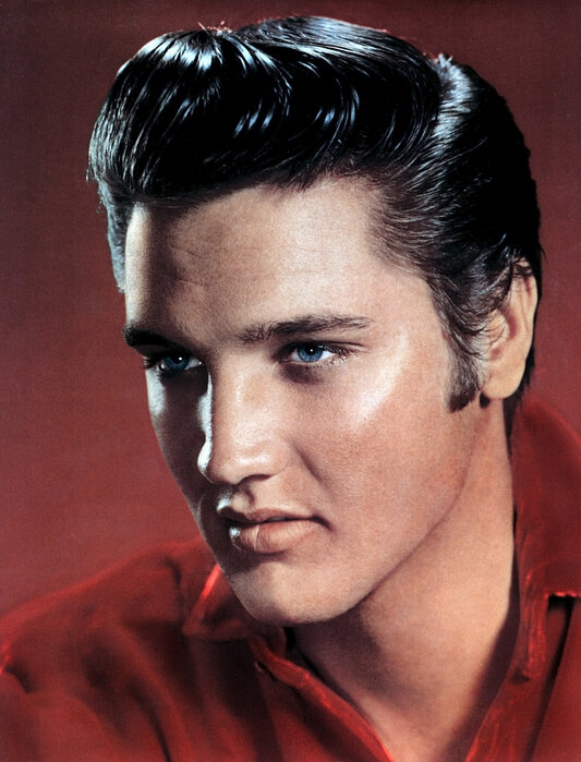 Happy Birthday to Elvis Presley the King of Rock and Roll 👑🥳😊🎊🎉 that I admire ❤️ you will always in our hearts ❤️ #ElvisPresley 👑