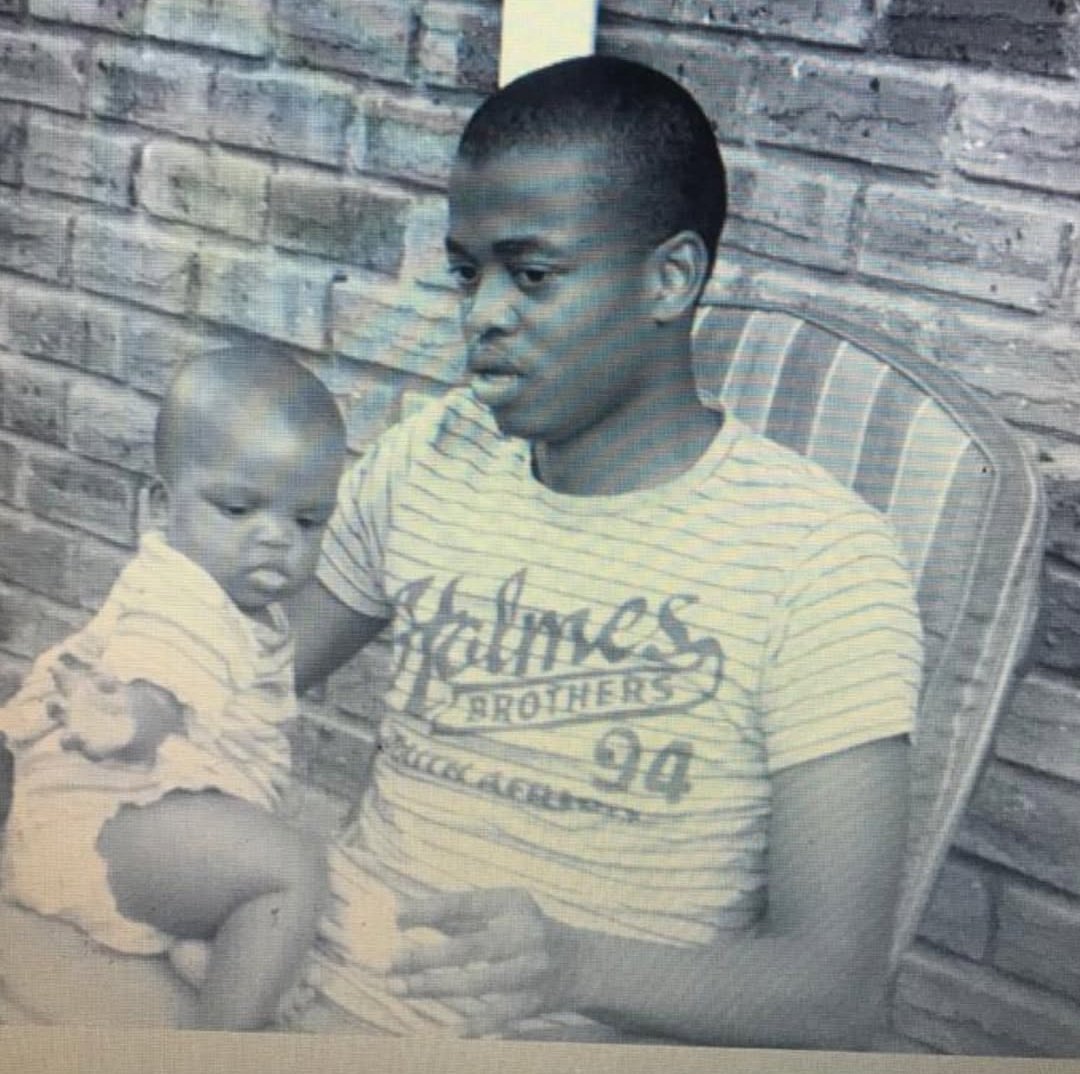 LeratoPillayZA's tweet image. The young Communist: Gwede Mantashe
When he was still humble and fighting for freedom in the Eastern Cape 🖤💛💚